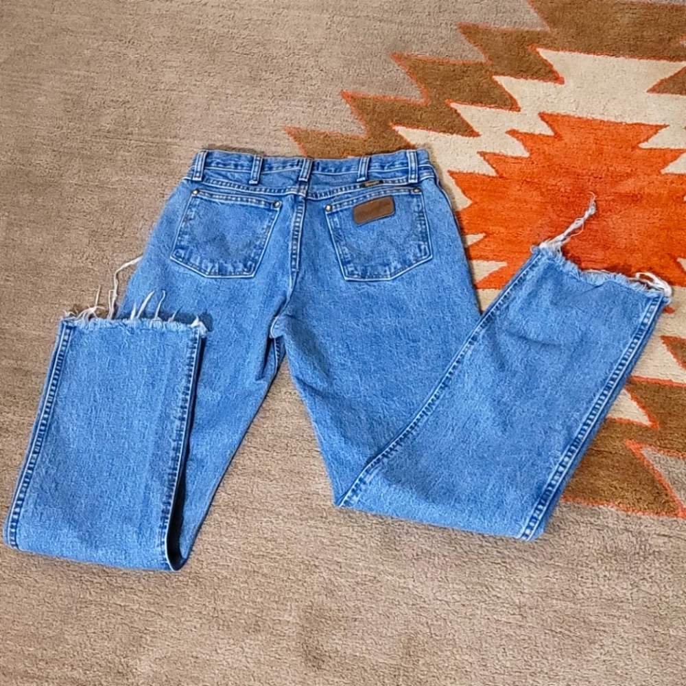 Wrangler jeans distressed. PERFECT FIT